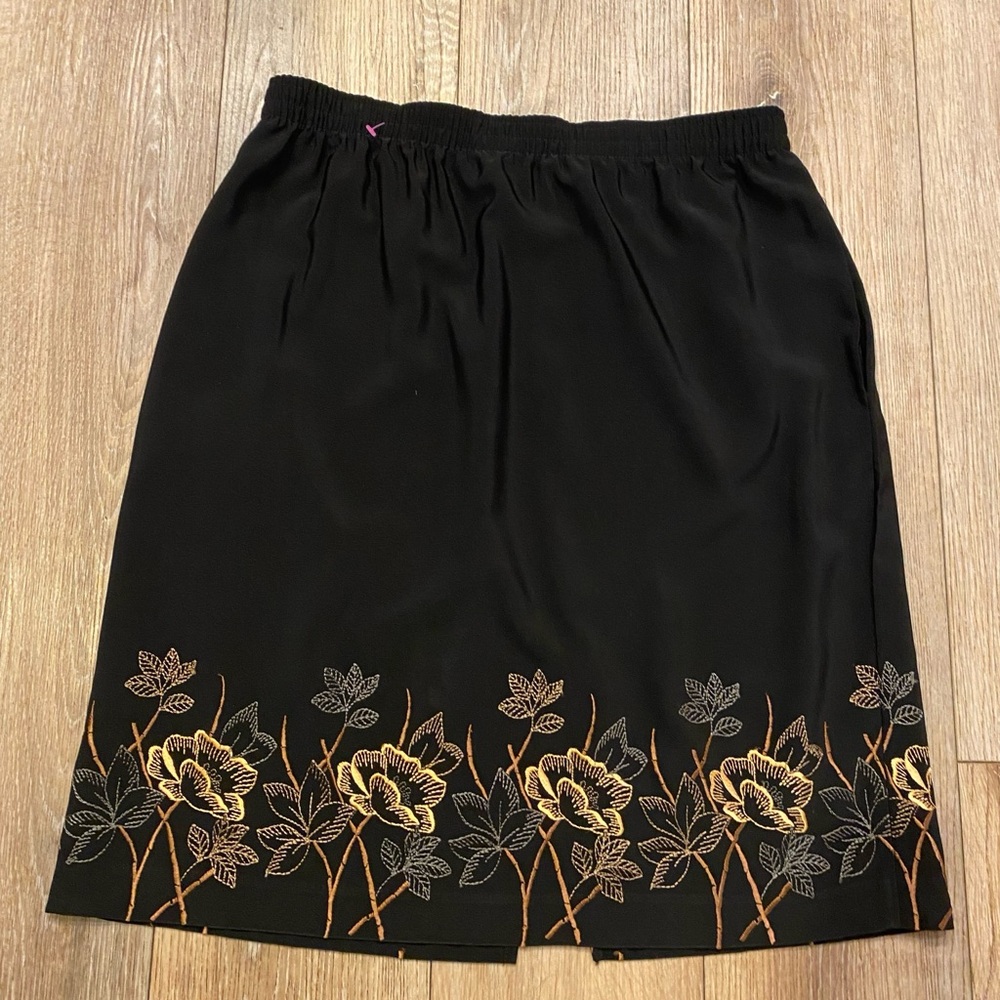 Vintage Maggie Sweet Women’s Petite LG Black Midi Skirt Embroidery Floral